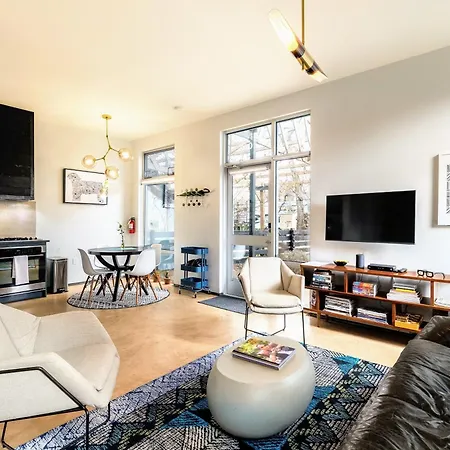 Modern Baca Railyard With Terrace Apartment