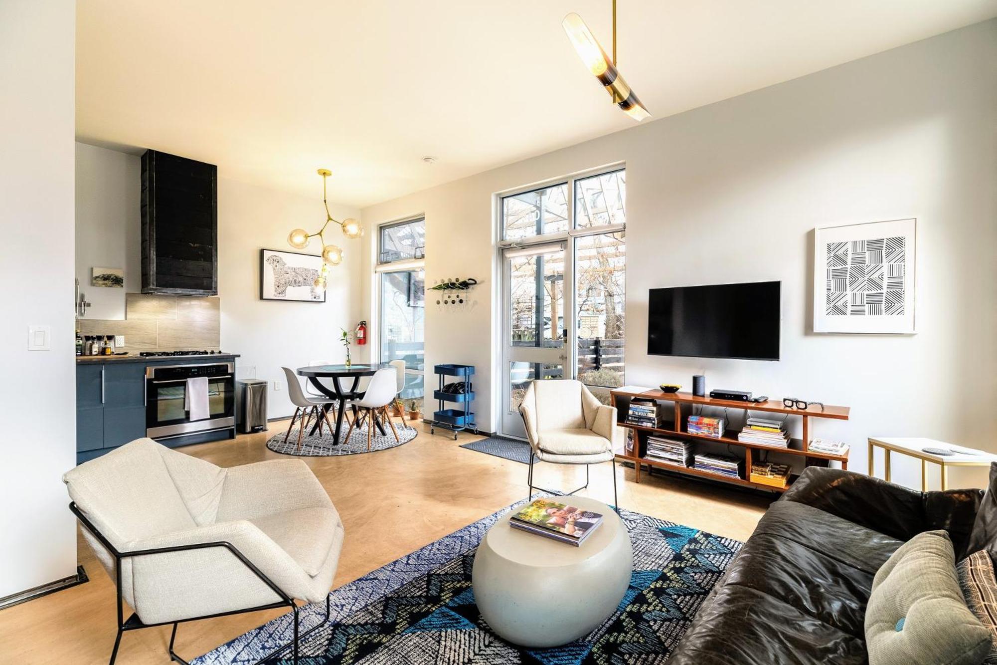 Modern Baca Railyard With Terrace Apartment