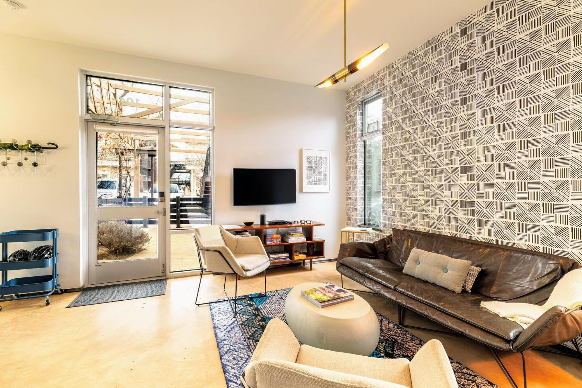 Modern Baca Railyard With Terrace Apartment
